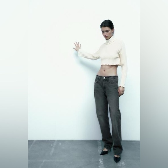 Zara Women's Off-White Ribbed Cropped Turtleneck Sweater - Picture 2 of 2